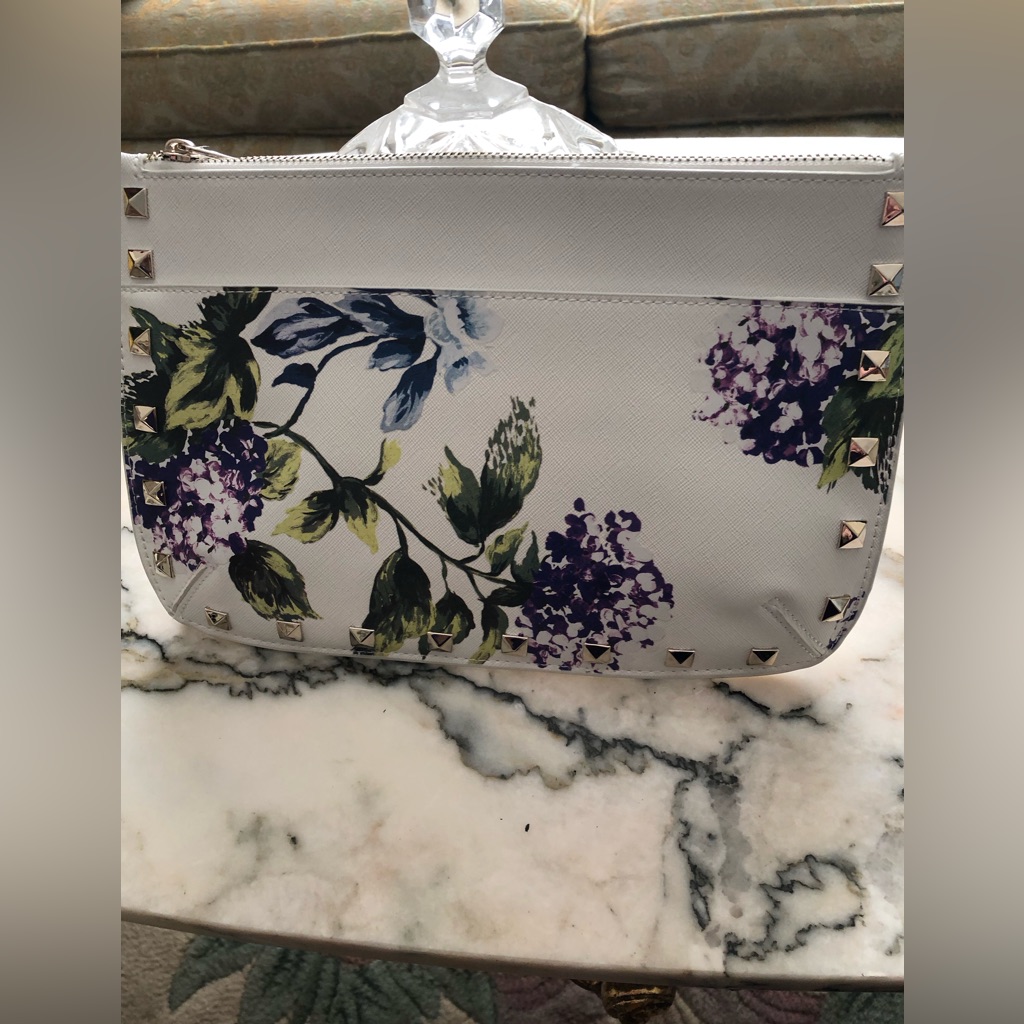 Whbm Nwot Wristlet White Floral/Silver Studded